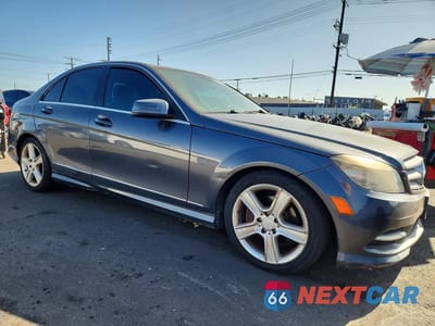 Czwarte zdjęcie samochodu z boku: 2011 MERCEDES-BENZ C 300 VIN:WDDGF5EB0BF628344 - miniatura