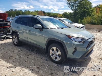 Czwarte zdjęcie samochodu z boku: 2021 TOYOTA RAV4 XLE VIN:2T3P1RFV6MW176832 - miniatura