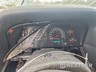 Zdjęcie 9 z 13 samochodu: 2000 JEEP GRAND CHEROKEE LAREDO VIN:1J4G248S3YC334937 - miniatura