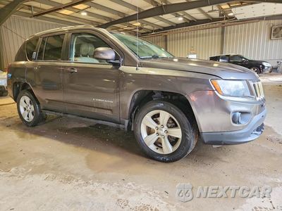 Czwarte zdjęcie samochodu z boku: 2016 JEEP COMPASS LATITUDE VIN:1C4NJDEBXGD572443 - miniatura
