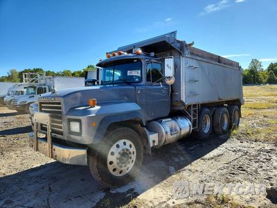 2000 MACK RD688S DUMP TRUCK 1M2P324C9YM054709 - główne zdjęcie licytacji z USA - miniatura
