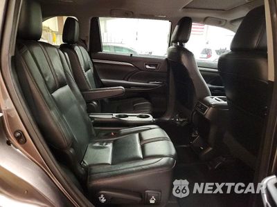 Zdjęcie 10 z 12 samochodu: 2018 TOYOTA HIGHLANDER SE VIN:5TDJZRFH5JS535318 - miniatura