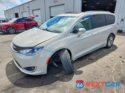 2017 CHRYSLER PACIFICA LIMITED 2C4RC1GG1HR741508 - główne zdjęcie licytacji z USA - miniatura