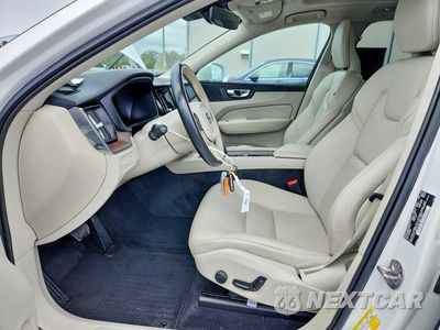 Zdjęcie 7 z 13 samochodu: 2022 VOLVO XC60 B5 MOMENTUM VIN:YV4L12RKXN1988204 - miniatura