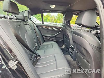 Zdjęcie 10 z 12 samochodu: 2018 BMW 530 XI VIN:WBAJA7C58JG909272 - miniatura