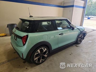 Trzecie zdjęcie samochodu z tyłu: 2025 MINI COOPER S VIN:WMW23GD01S2W11744 - miniatura