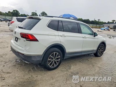 Trzecie zdjęcie samochodu z tyłu: 2018 VOLKSWAGEN TIGUAN SE VIN:3VV3B7AX0JM207662 - miniatura
