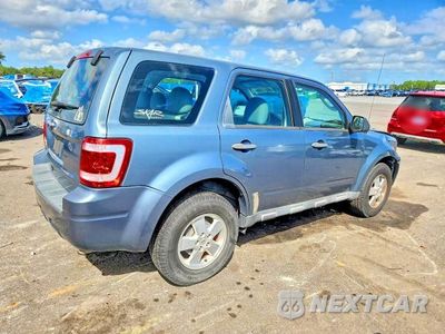 Trzecie zdjęcie samochodu z tyłu: 2011 FORD ESCAPE XLS VIN:1FMCU0C73BKC48353 - miniatura