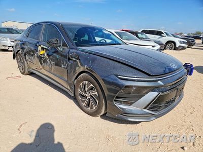 Czwarte zdjęcie samochodu z boku: 2026 HYUNDAI SONATA HYBRID BLUE VIN:KMHL24JJ7TA138120 - miniatura