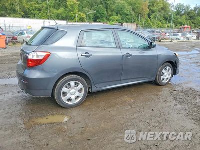 Trzecie zdjęcie samochodu z tyłu: 2010 TOYOTA MATRIX BASE VIN:2T1KU4EE1AC276977 - miniatura