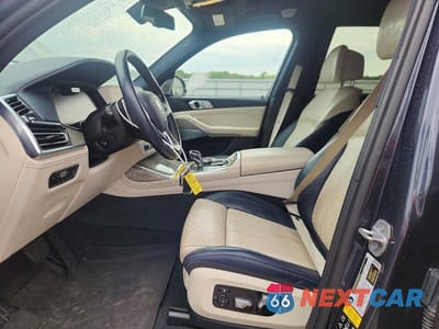 Zdjęcie 7 z 13 samochodu: 2019 BMW X7 XDRIVE50I VIN:5UXCX4C57KLS36040 - miniatura