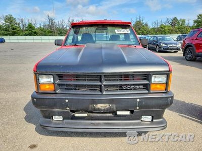 Piąte zdjęcie samochodu w środku: 1990 DODGE DAKOTA SPORT VIN:1B7FL66X2LS624318 - miniatura