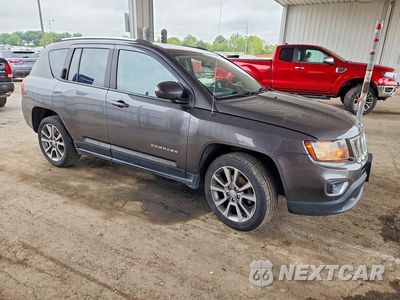 Czwarte zdjęcie samochodu z boku: 2017 JEEP COMPASS LATITUDE VIN:1C4NJDEB0HD177270 - miniatura