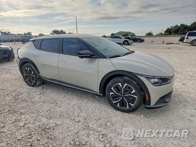 Czwarte zdjęcie samochodu z boku: 2023 KIA EV6 WIND VIN:KNDC34LA3P5608821 - miniatura