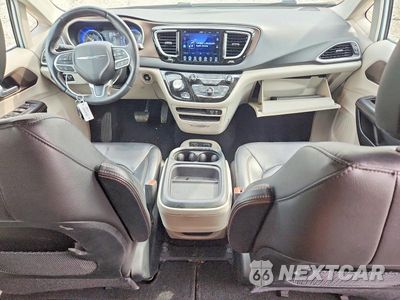 Zdjęcie 8 z 13 samochodu: 2017 CHRYSLER PACIFICA TOURING L VIN:2C4RC1BG5HR576960 - miniatura
