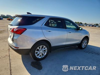 Trzecie zdjęcie samochodu z tyłu: 2021 CHEVROLET EQUINOX LT VIN:2GNAXTEV0M6141595 - miniatura
