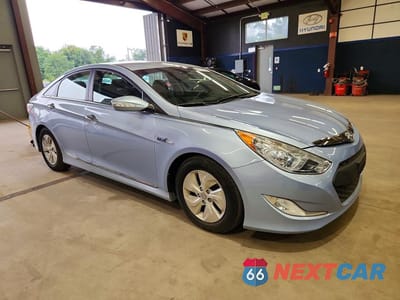 Czwarte zdjęcie samochodu z boku: 2013 HYUNDAI SONATA HYBRID VIN:KMHEC4A49DA065902 - miniatura