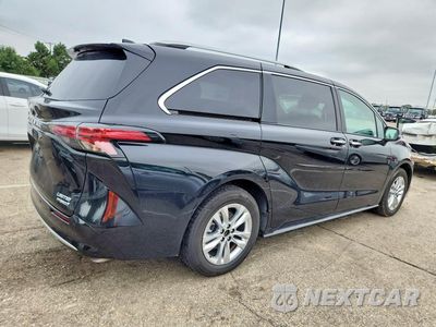 Trzecie zdjęcie samochodu z tyłu: 2024 TOYOTA SIENNA LIMITED 7-PASSENGER VIN:5TDZSKFCXRS150416 - miniatura