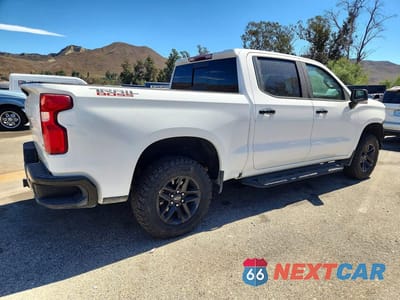 Trzecie zdjęcie samochodu z tyłu: 2020 CHEVROLET SILVERADO K1500 LT TRAIL BOSS VIN:3GCPYFED7LG311785 - miniatura