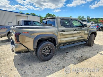 Trzecie zdjęcie samochodu z tyłu: 2025 TOYOTA TACOMA TRD OFF-ROAD HV VIN:3TYLC5LN5ST037848 - miniatura