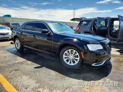 Czwarte zdjęcie samochodu z boku: 2015 CHRYSLER 300 LIMITED VIN:2C3CCAAG8FH864356 - miniatura