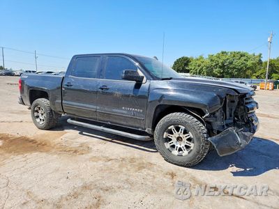 Czwarte zdjęcie samochodu z boku: 2017 CHEVROLET SILVERADO K1500 LT VIN:3GCUKREC2HG465728 - miniatura