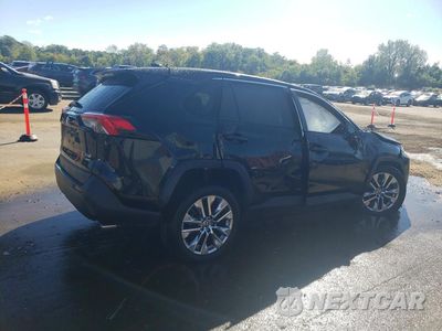 Trzecie zdjęcie samochodu z tyłu: 2021 TOYOTA RAV4 XLE PREMIUM VIN:2T3A1RFV6MC216656 - miniatura