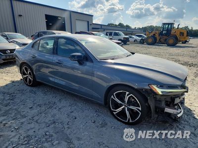 Czwarte zdjęcie samochodu z boku: 2024 VOLVO S60 PLUS VIN:7JRL12TLXRG281130 - miniatura