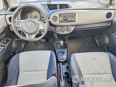 Zdjęcie 8 z 13 samochodu: 2013 TOYOTA YARIS 5-DOOR LE VIN:JTDKTUD36DD551172 - miniatura
