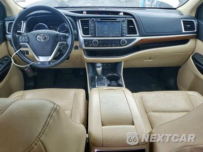 Zdjęcie 8 z 13 samochodu: 2017 TOYOTA HIGHLANDER LIMITED VIN:5TDDZRFH1HS469874 - miniatura