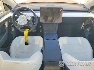 Zdjęcie 8 z 13 samochodu: 2024 TESLA MODEL Y VIN:7SAYGDEE1RF002660 - miniatura