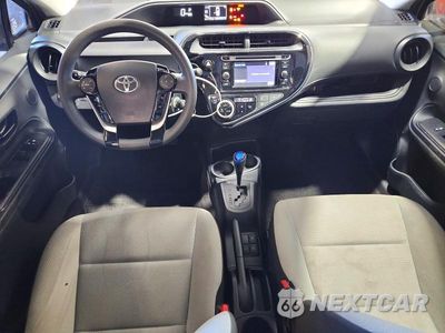 Zdjęcie 8 z 13 samochodu: 2018 TOYOTA PRIUS C ONE VIN:JTDKDTB34J1604443 - miniatura