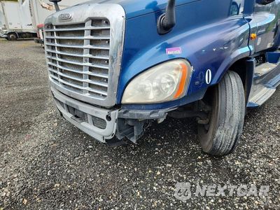 Zdjęcie 14 z 14 samochodu: 2015 FREIGHTLINER CASCADIA SEMI TRUCK VIN:3AKJGLD5XFSGF2280 - miniatura