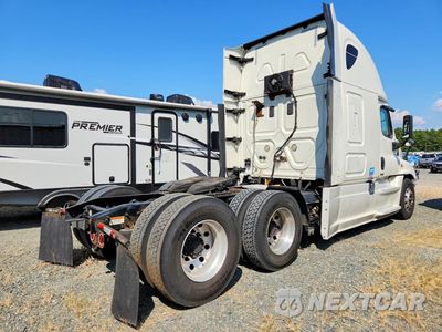 Trzecie zdjęcie samochodu z tyłu: 2016 FREIGHTLINER CASCADIA 125 SEMI TRUCK VIN:3AKJGLD5XGSHD1997 - miniatura