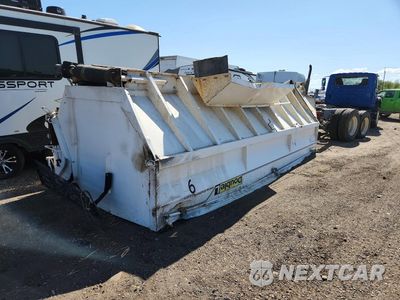 Trzecie zdjęcie samochodu z tyłu: 2010 INTERNATIONAL 7400 PRODUCE TRUCK VIN:1HTWGAAR6AJ255243 - miniatura