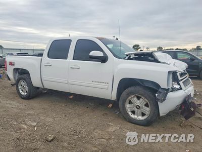 Czwarte zdjęcie samochodu z boku: 2013 CHEVROLET SILVERADO K1500 LT VIN:3GCPKSE79DG276107 - miniatura