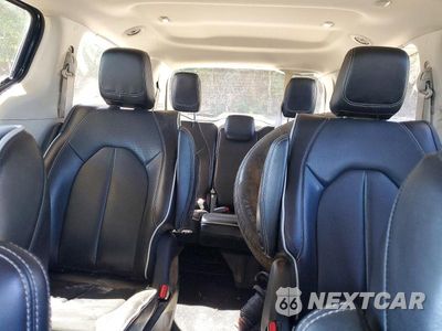 Zdjęcie 10 z 13 samochodu: 2023 CHRYSLER PACIFICA HYBRID LIMITED VIN:2C4RC1S76PR632323 - miniatura