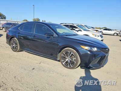 Czwarte zdjęcie samochodu z boku: 2019 TOYOTA CAMRY SE VIN:4T1B11HK5KU746923 - miniatura