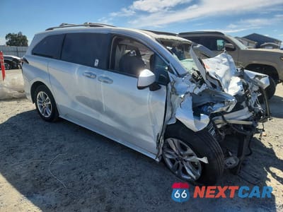 Czwarte zdjęcie samochodu z boku: 2026 TOYOTA SIENNA XLE 7-PASSENGER VIN:5TDYSKFC7TS234664 - miniatura