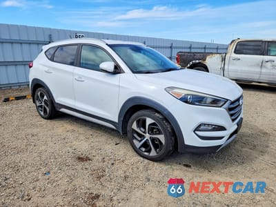 Czwarte zdjęcie samochodu z boku: 2017 HYUNDAI TUCSON SPORT VIN:KM8J33A25HU468982 - miniatura