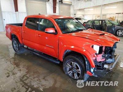 Czwarte zdjęcie samochodu z boku: 2017 TOYOTA TACOMA TRD SPORT VIN:5TFAZ5CN8HX049173 - miniatura