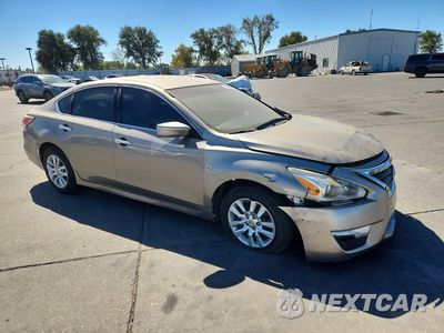 Czwarte zdjęcie samochodu z boku: 2015 NISSAN ALTIMA 2.5 S VIN:1N4AL3AP4FC236091 - miniatura
