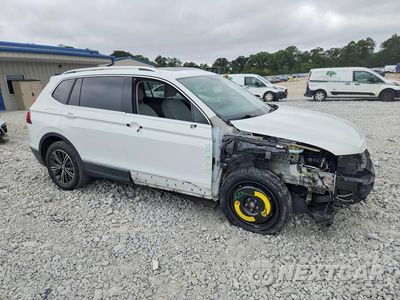 Czwarte zdjęcie samochodu z boku: 2019 VOLKSWAGEN TIGUAN SE VIN:3VV2B7AX1KM107034 - miniatura