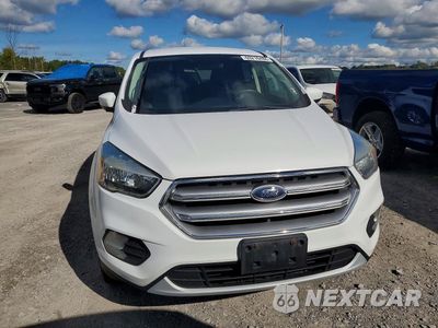 Piąte zdjęcie samochodu w środku: 2017 FORD ESCAPE SE VIN:1FMCU9GD2HUA73840 - miniatura