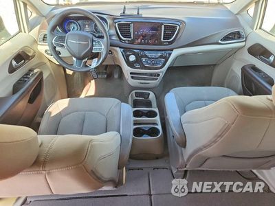 Zdjęcie 8 z 13 samochodu: 2017 CHRYSLER PACIFICA TOURING VIN:2C4RC1DG0HR565796 - miniatura
