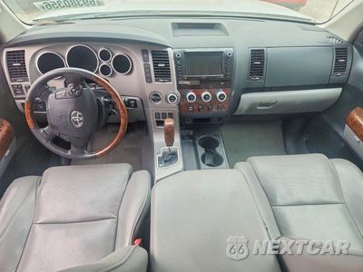 Zdjęcie 8 z 12 samochodu: 2010 TOYOTA TUNDRA CREWMAX LIMITED VIN:5TFHW5F16AX114303 - miniatura