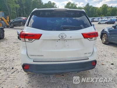 Zdjęcie 6 z 13 samochodu: 2017 TOYOTA HIGHLANDER SE VIN:5TDJZRFHXHS395440 - miniatura