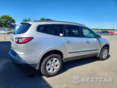 Trzecie zdjęcie samochodu z tyłu: 2017 CHEVROLET TRAVERSE LS VIN:1GNKRFED2HJ188109 - miniatura
