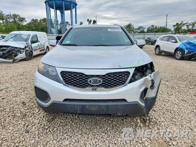 Piąte zdjęcie samochodu w środku: 2013 KIA SORENTO LX VIN:5XYKT4A24DG374439 - miniatura