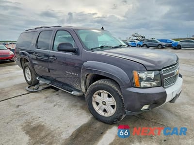 Czwarte zdjęcie samochodu z boku: 2011 CHEVROLET SUBURBAN K1500 LT VIN:1GNSKJE38BR278503 - miniatura
